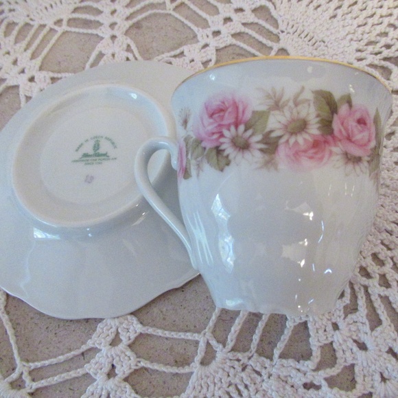 Haas & Cajzek Handmade porcelain Teacup & saucer - Picture 6 of 8